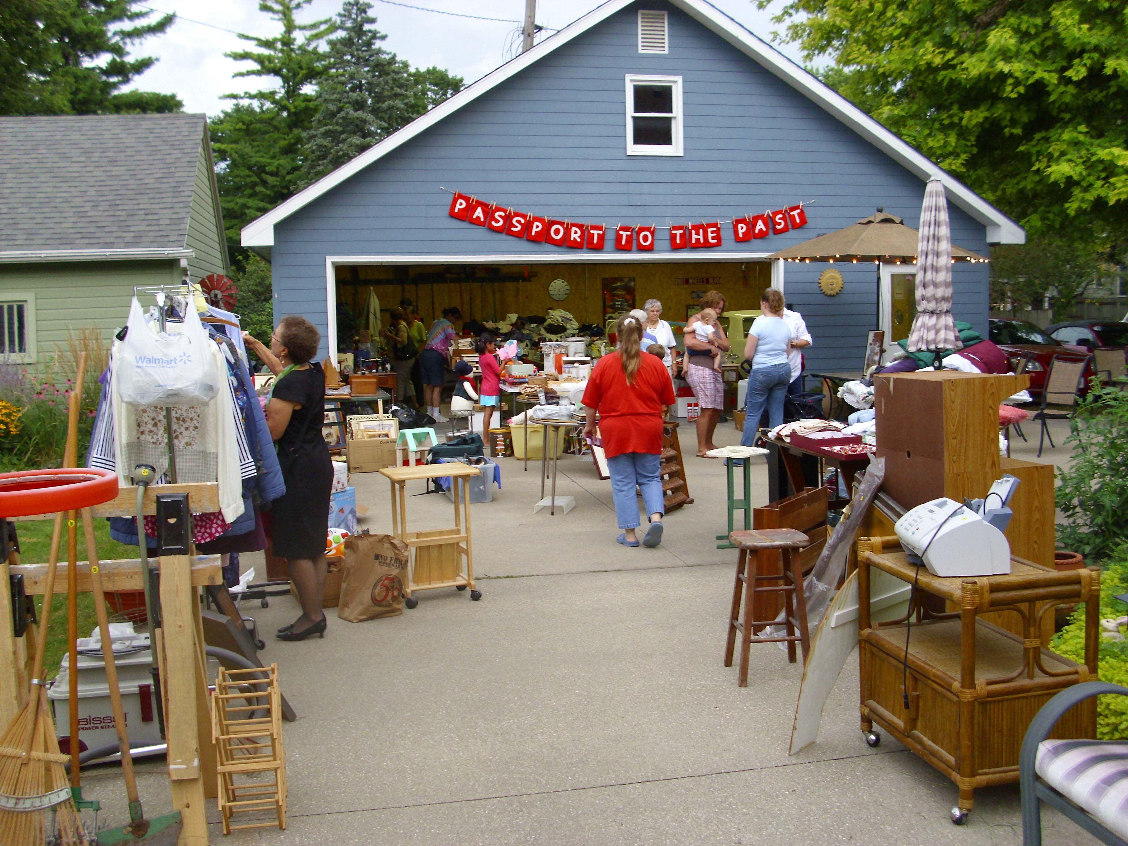 garage sale opening day 2010-2(1) | Note to Self